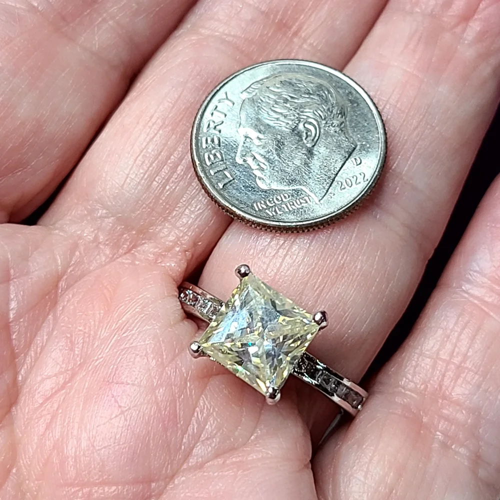 Moissanite gorgeous 65